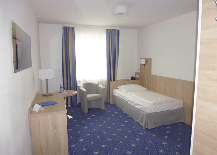 מלון Deutscher Kaiser 3*